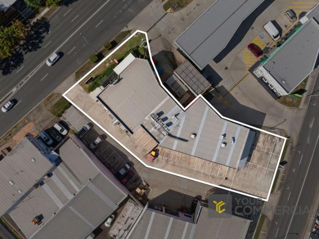 Warehouse for rent in Toombul, Queensland