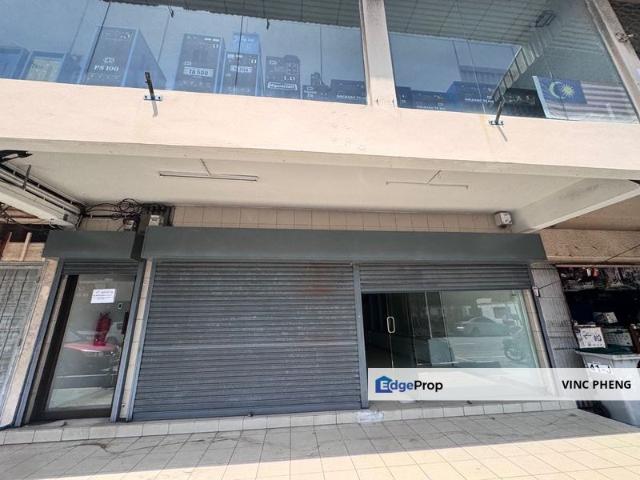 Shop for rent in Malaka