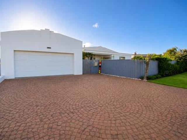 House for sale in Groot Brak Rivier, Western Cape