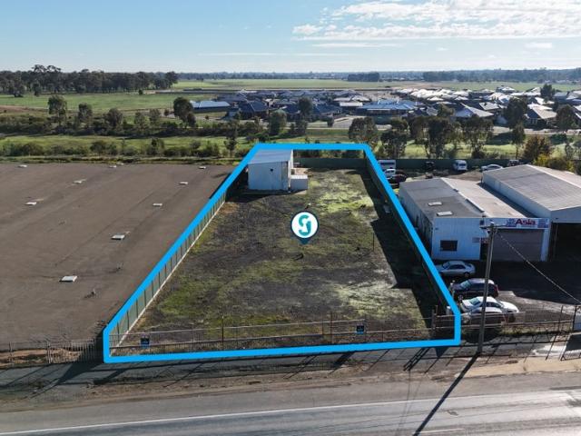 Warehouse for sale in Mooroopna, Victoria