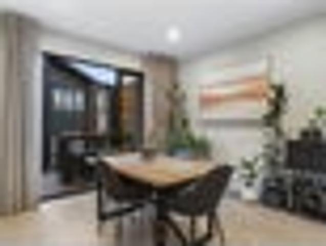 Townhouse for sale in Paremoremo
