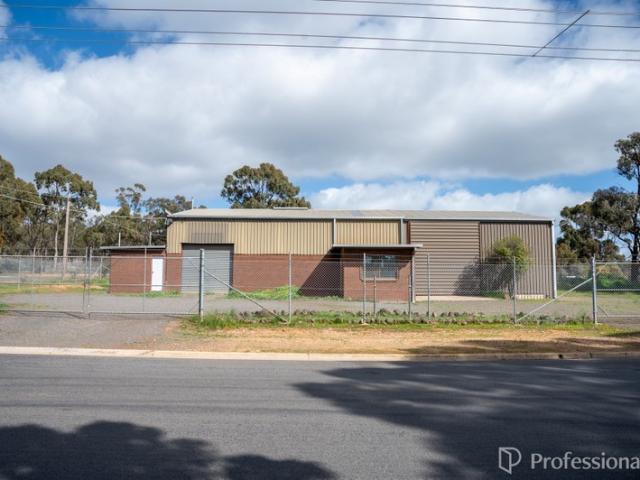 Warehouse for rent in Alma, Victoria