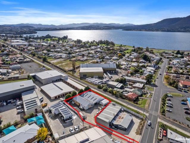 Warehouse for rent in Glenorchy