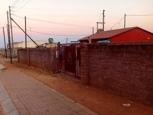 House for sale in Mohlakeng, Gauteng