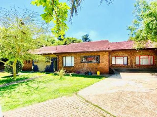 House for sale in Krugersdorp, Mogale City Local Municipality