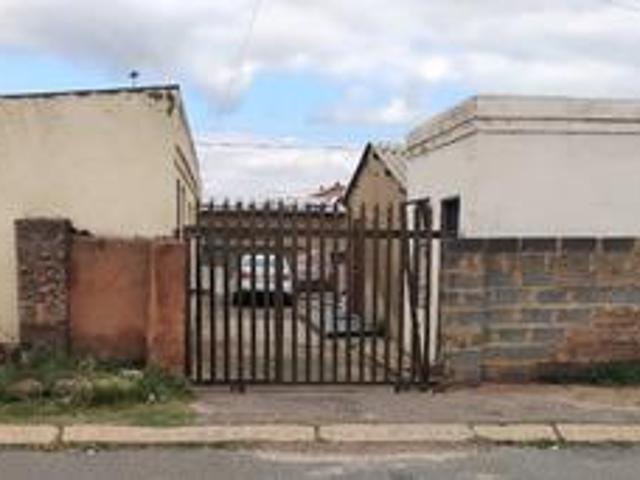 House for sale in Mohlakeng, Gauteng