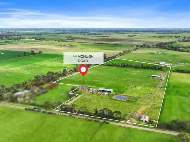 Cottage for sale in Longwarry, Victoria