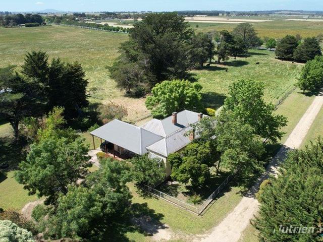 Cottage for sale in Cardigan Village, Victoria