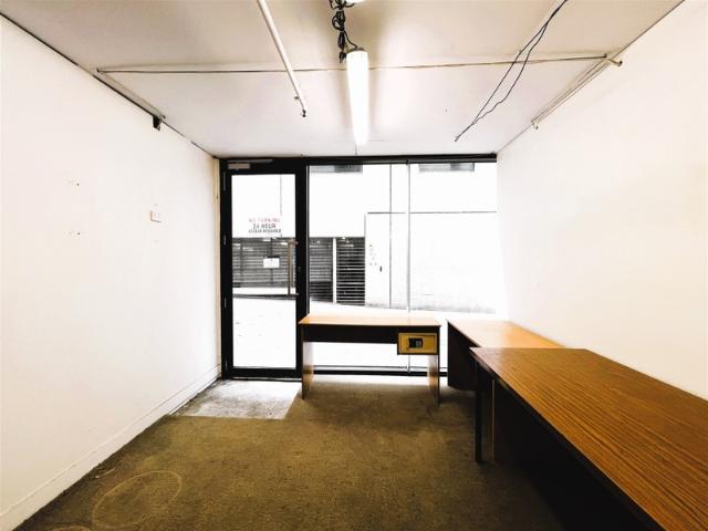 Showroom for rent in Carlton