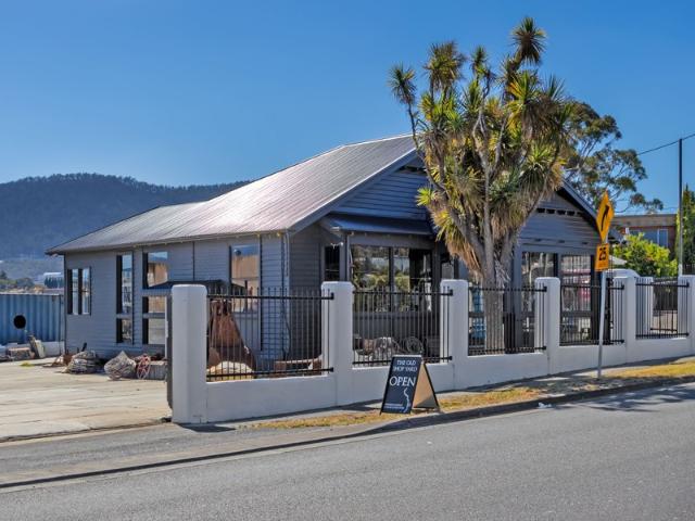 Warehouse for rent in Derwent Park