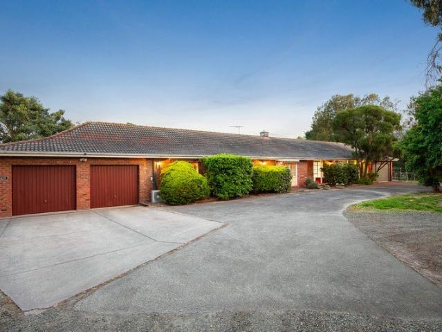 Cottage for sale in Pearcedale, Melbourne