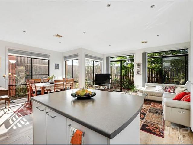 Townhouse for rent in Camerons Creek, Victoria