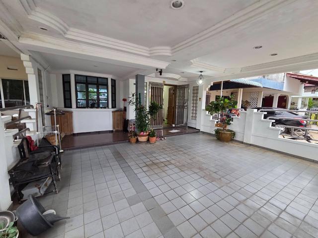 Terraced House for sale in Malaka