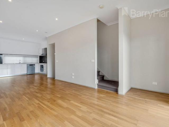 Townhouse for rent in Highlands, Melbourne