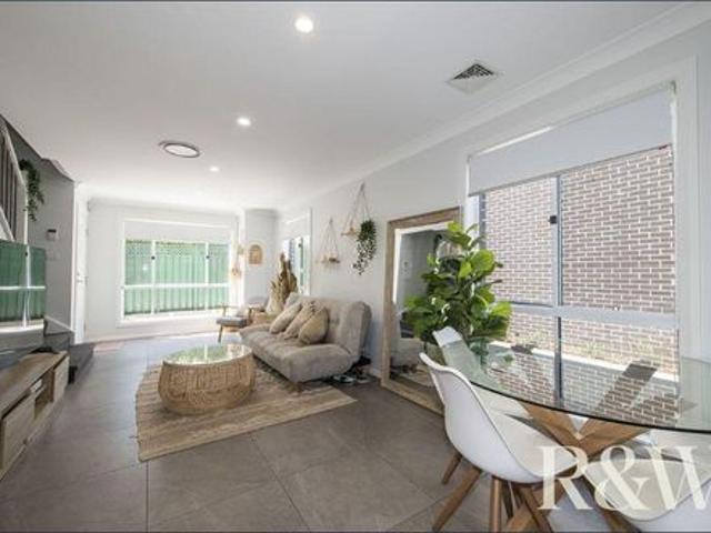 Townhouse for rent in Sydney, New South Wales