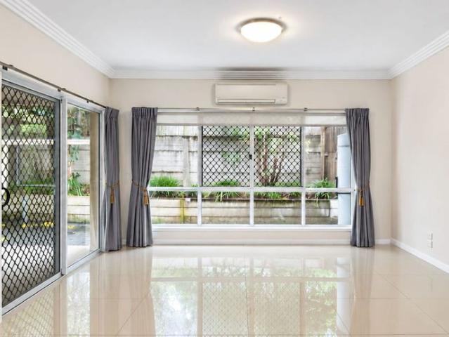 Townhouse for rent in Toombul, Queensland