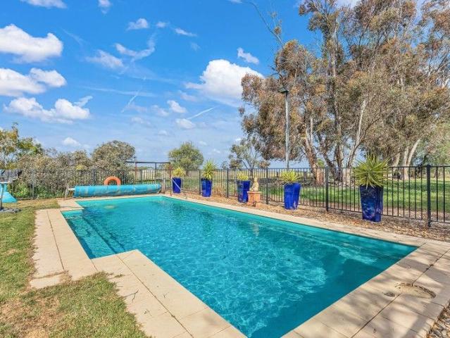Cottage for sale in Thyra, Victoria