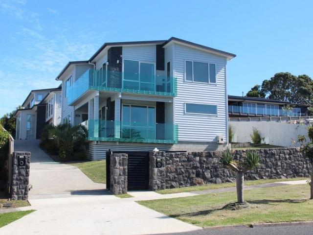 House for rent in Castor Bay