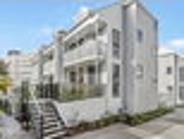 Townhouse for sale in Balmoral