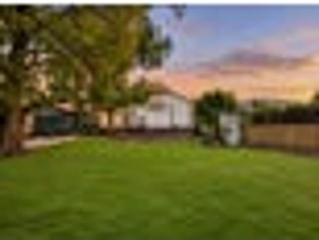 House for sale in Hamilton Lake, Hamilton City
