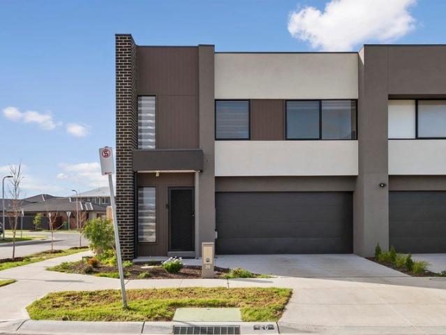 Townhouse for rent in Arcadia Estate, Melbourne
