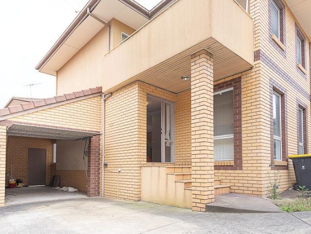 Townhouse for rent in Clayton, Melbourne