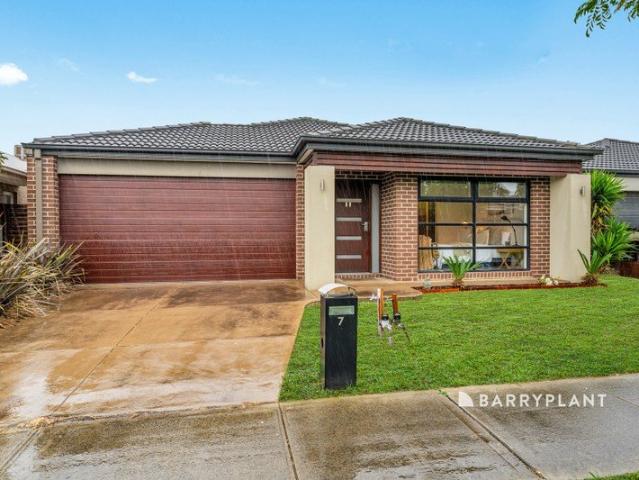 House for sale in Berwick Waters - Heritage Hill, Melbourne