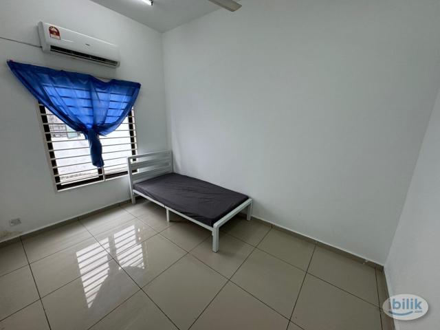 Room for rent in Petaling, Alam Impian