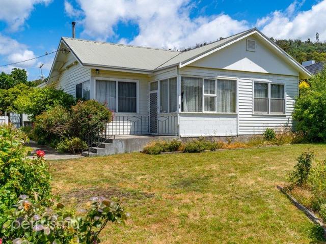 House for sale in Lindisfarne, Tasmania
