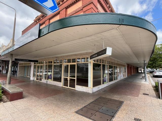 Retail for rent in Brisbane Grove, New South Wales