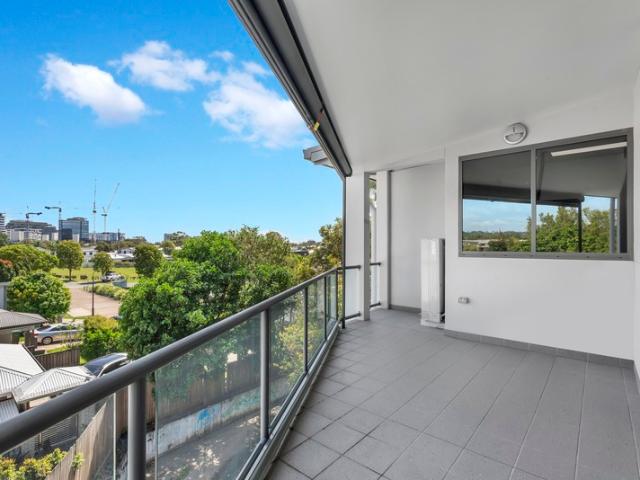 Office for rent in Kings Creek, Queensland