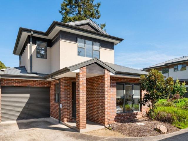 Townhouse for sale in Mitcham, Melbourne