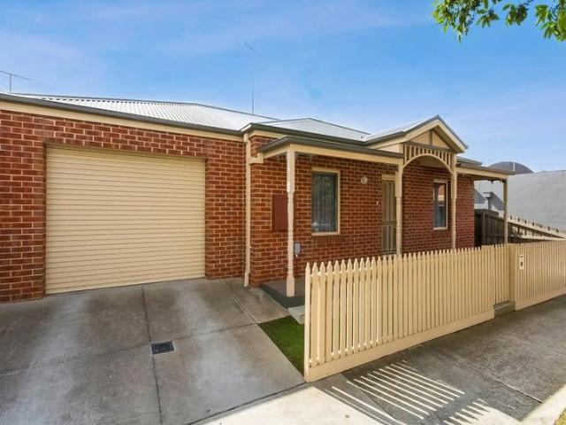 Townhouse for sale in Geelong, Victoria