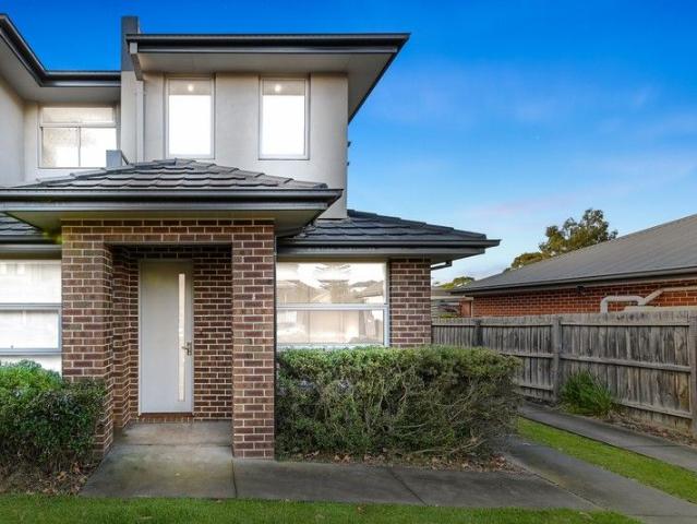 Townhouse for sale in Camerons Creek, Victoria
