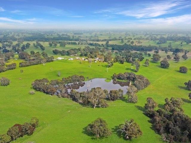 Cottage for sale in Balmoral, Victoria
