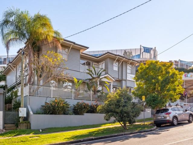 Office for sale in Toombul, Queensland