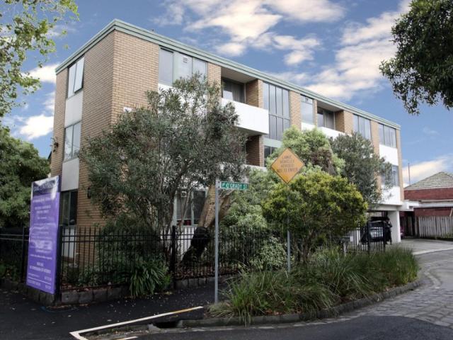 Apartment for rent in Clifton Hill