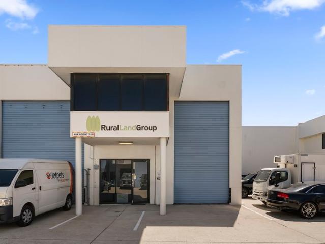 Warehouse for rent in Toombul, Queensland