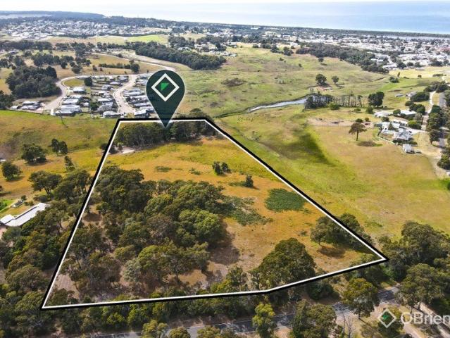 Land for sale in Lakes Entrance, Victoria