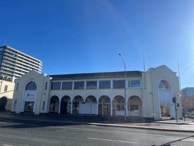 Showroom for rent in City