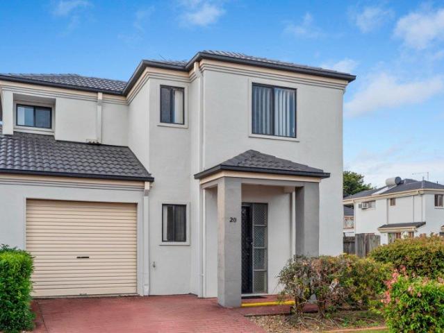 Townhouse for sale in Runcorn, Greater Brisbane