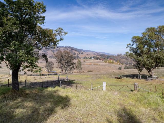 Cottage for sale in Staghorn Flat, Victoria