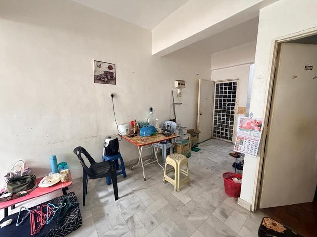 Flat for sale in Malaka