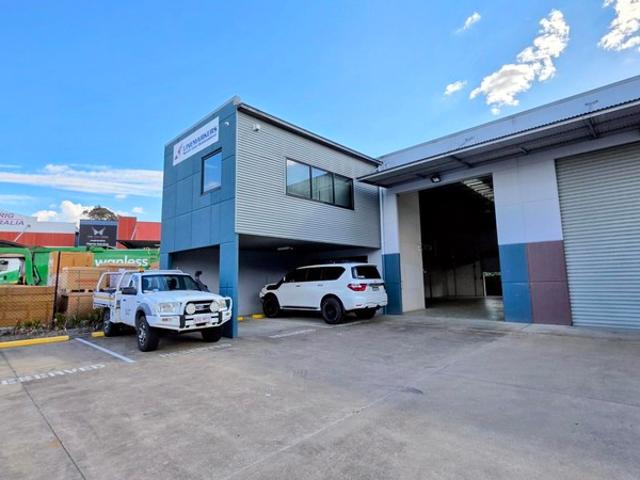 Warehouse for rent in Toombul, Queensland