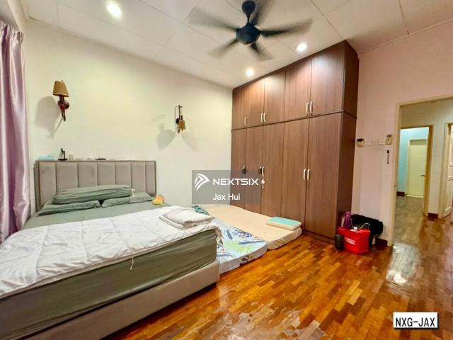 Shop for sale in Kuching