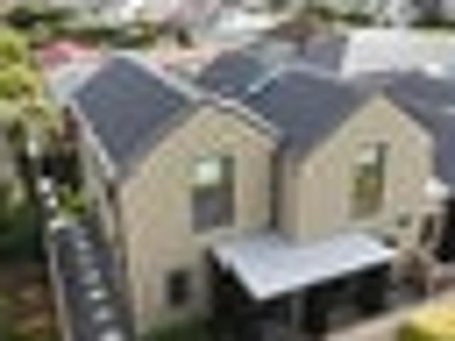 Townhouse for sale in Otakou