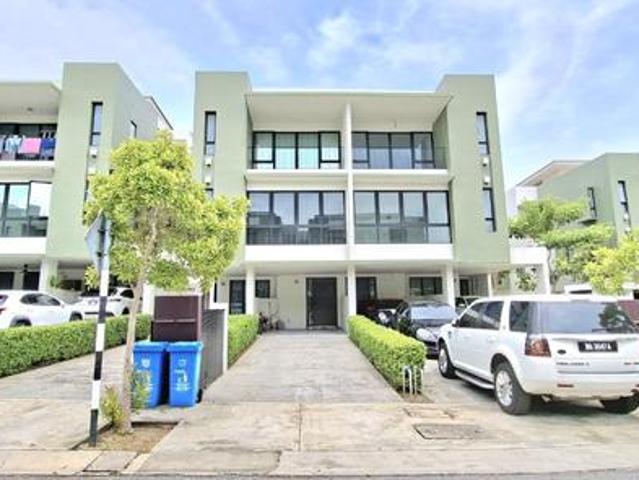 Townhouse for sale in Shah Alam, Petaling