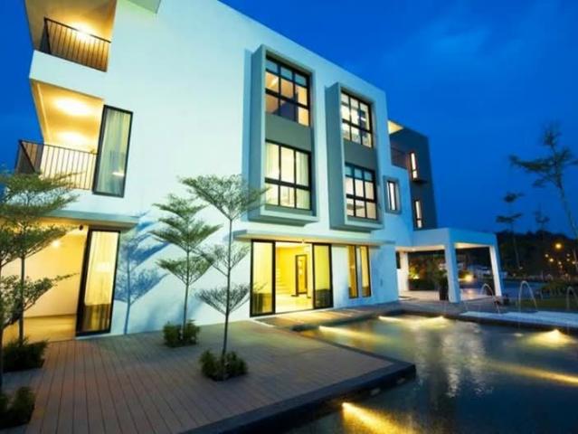 Townhouse for rent in Seksyen U9, Shah Alam