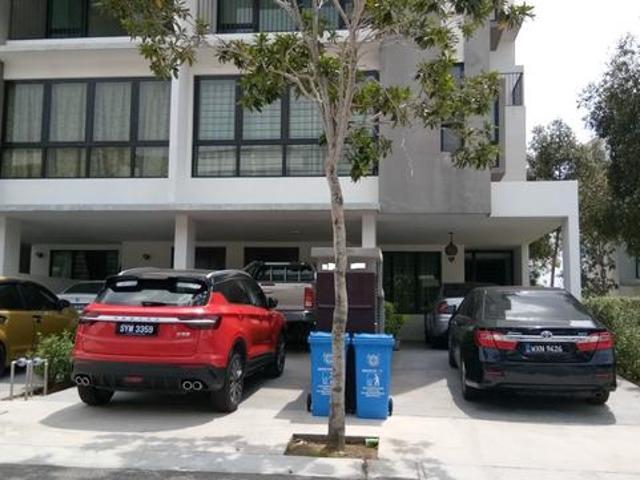 Townhouse for rent in Petaling, Alam Impian