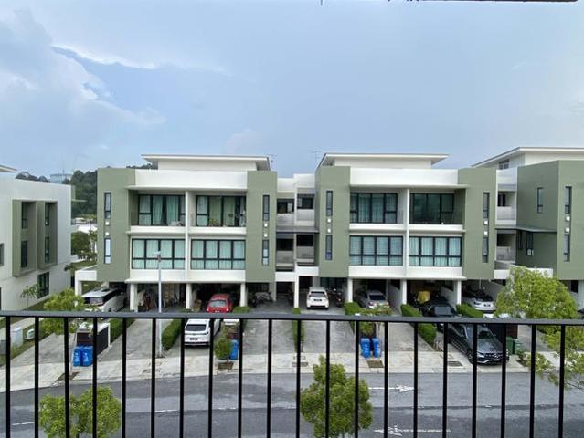 Townhouse for rent in Petaling, Alam Impian